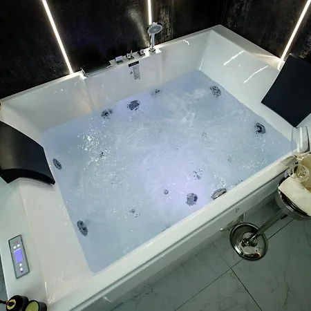 Operaprimasuite In Centro 4*