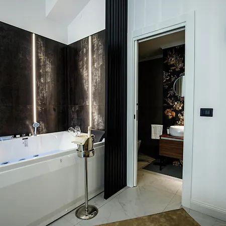 Operaprimasuite In Centro Гостевой дом 4*