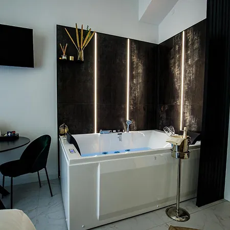 Maison d'hôtes Operaprimasuite In Centro 4*