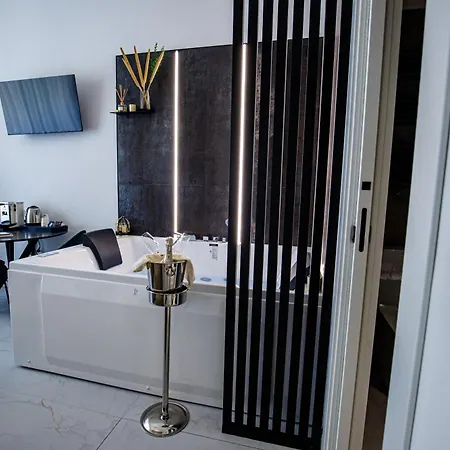 Operaprimasuite In Centro 4*