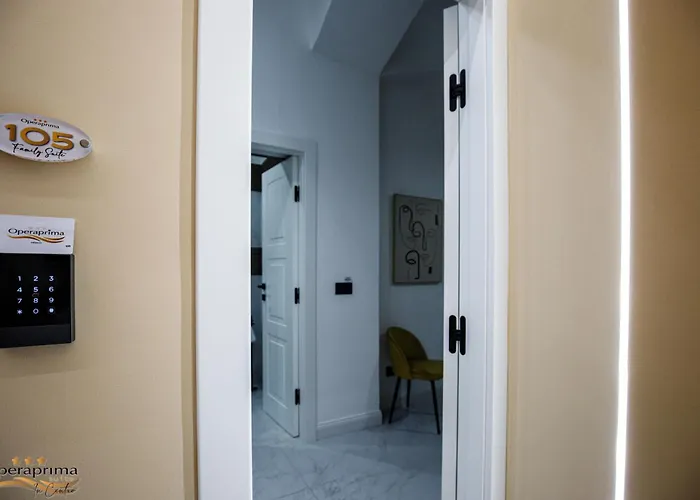 Operaprimasuite In Centro Πανσιόν Μεσίνα