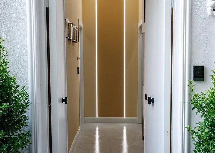 Operaprimasuite In Centro Πανσιόν 4*