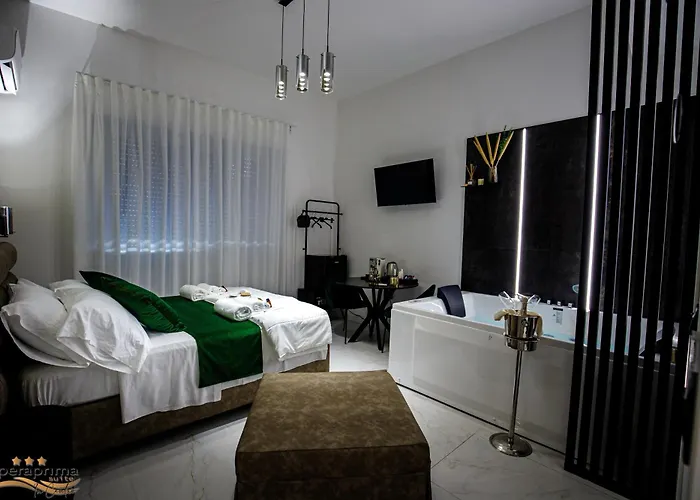 Operaprimasuite In Centro Πανσιόν Μεσίνα