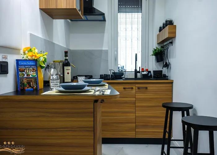 Operaprimasuite In Centro Πανσιόν Μεσίνα
